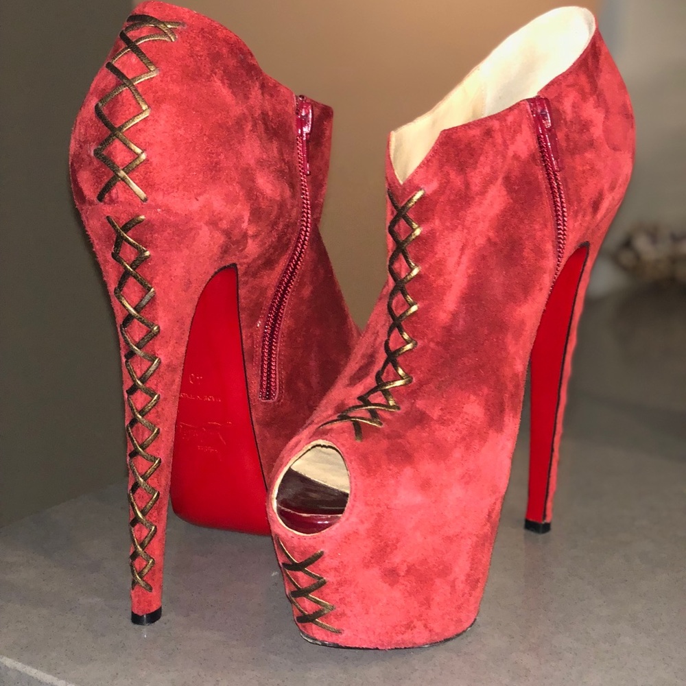 Christian Louboutin Size 40 Suede Booties